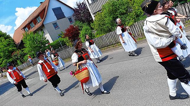 Bild 10: Festumzug am Gmeindshus Oberlauchringen – Höhepunkt des 4-tägigen Bezirksmusikfest