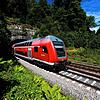 Ein Zug der Schwarzwaldbahn fährt in den Bahnhof Villingen ein: Bald werden die Doppelstockwagen wieder von Karlsruhe durch den ...