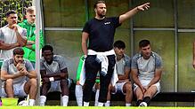 Ertan Tasdemirci (schwarzes Hemd) ist trotz des jüngsten Rückschlages zufrieden mit der bisherigen Saison seines VfR Stockach.
