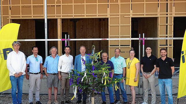 Beim Richtfest freuten sich über den schnellen Baufortschritt: Thoms Kölschbach, Simon Bickel (i+R), Lub Pekelder (Stadt Überlingen), ...