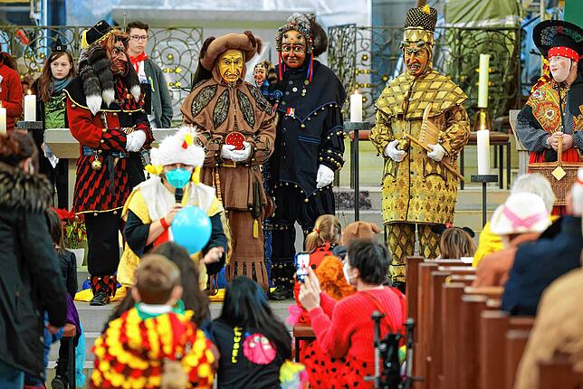 Bild 14: Narrenspiel vor dem Zunfthaus der Narrizella Ratoldi