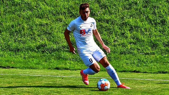 Angelo Armenio im Vorwärtsgang. Neun Tore hat der 24-Jährige bislang für den Bezirksligisten FC Erzingen erzielt.