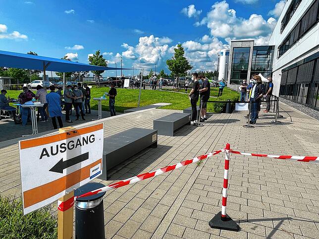 Auch in anderen Firmen im Ländle, hier bei EBM Papst in St. Georgen im Schwarzwald, wird geimpft. Die Betriebsimpfungen gelten neben den ...