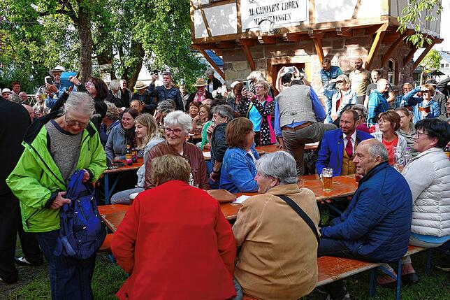 Bild 19: ACE feiern zu ihem 50. in ihrem Lustschloss auf der Hofwiese ein spektakuläres Geburtstagsfest