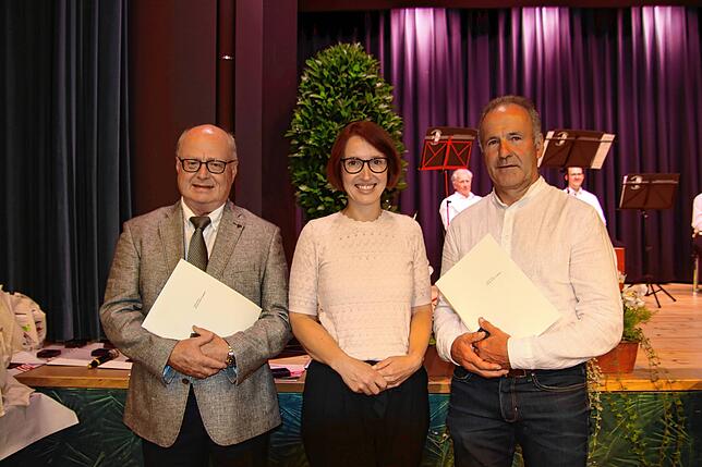 Wolf-Dieter Karle (links) und Edwin Hahn (rechts) sind seit 30 Jahren ehrenamtlich in den städtischen Gremien aktiv. Für dieses ...