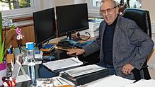 Viel Arbeit hatten Bürgermeister Manfred Ossola und sein Team im vergangenen Jahr im Rathaus in Aach, wie der Blick auf seinen ...