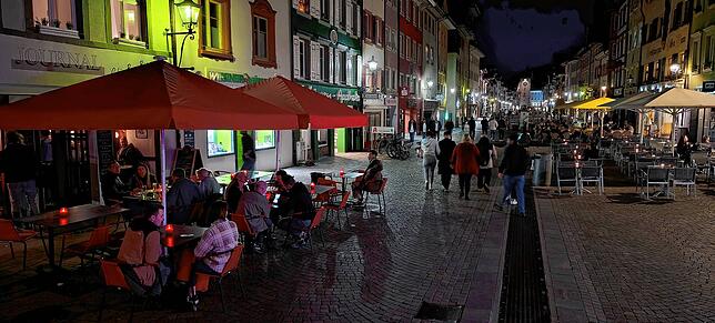 Bild 9: 7 Bands, 7 Kneipen: So ausgelassen feierte Waldshut bei der 12. Musiknacht