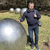 Taras Kostenko an der Gedenkstätte in Überlingen-Brachenreuthe.