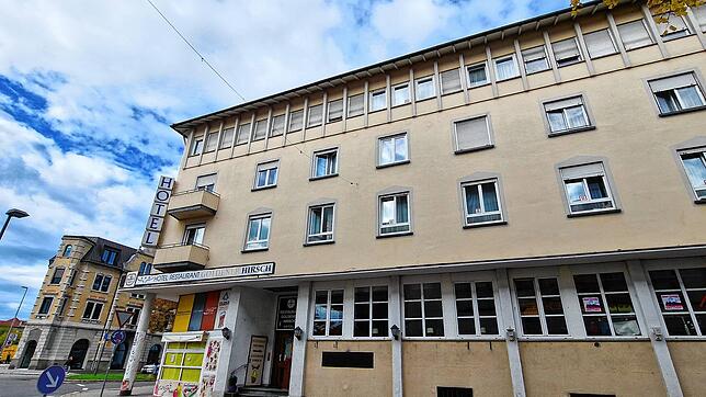 In der Charlottenstraße 1 leben etwa 70 geflüchtete Menschen aus der Ukraine. Einen strafrechtlich relevanten Einsatz der Polizei gab es ...