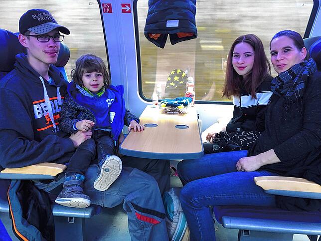 Von links: Nicolas (18), Tiziano (3), Laura (13) und Jessica Müller (38).