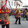 So wie beim Hilzinger Umzug am Fasnachtsonntag (Archivbild) wird es 2025 in vielen Orten im Hegau aussehen: bunt, närrisch, ausgelassen.