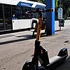 E-Scooter, also Tretroller mit Elektroantrieb: Ob sie weiter in den Bus mitgenommen werden dürfen, hat jetzt Diskussionen ausgelöst. ...