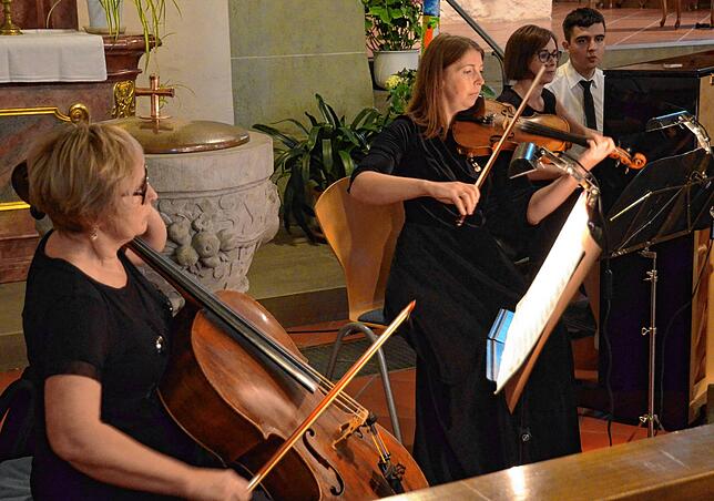 Irina Vovchuk, Marina Myronko und Zhanna Spiridonova haben im Juni 2024 beim Stiftungskonzert der Musikschule gespielt.