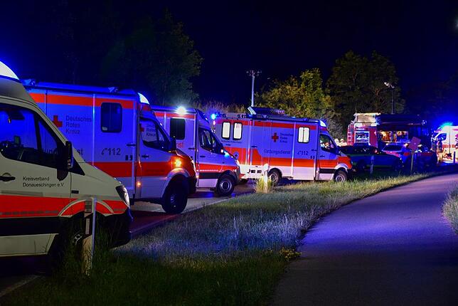 Zahlreiche Rettungskräfte waren am späten Samstagabend bei dem furchtbaren Unfall auf der Steig im Einsatz.