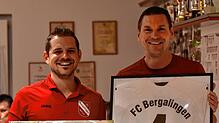 Rekordspieler: Nach 590 Einsätzen in 27 Jahren bei den Aktiven beendet Dirk Rusack (rechts) seine Fußballzeit beim FC Bergalingen. ...