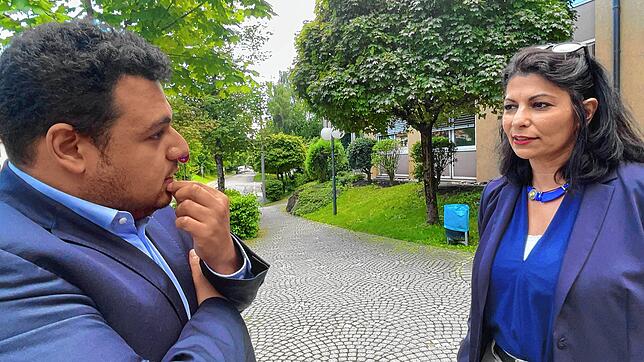 Treffen im Rahmen eines politischen Blind Dates aufeinander, um vor dem Arbeitsamt in Villingen über Kinderarmut und Steuerpolitik zu ...