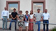 Bürgermeister Martin Ragg (links) freut sich auf die Zusammenarbeit mit dem neuen Ortschaftsrat, der mit drei Frauen und drei Männern ...