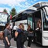 Fahrgäste besteigen am Döbele in Konstanz einen Fernbus in Richtung Kroatien. Bald werden solche Verbindungen an der Schänzlebrücke ...