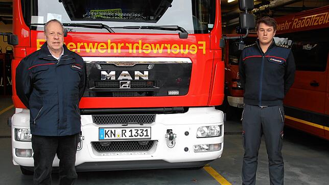 Joachim Strate, Pressesprecher der Radolfzeller Feuerwehr (links), und Tobias Oechsle, stellvertretender Fachbereichsleiter, in der ...