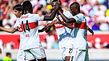 Stuttgarts Serhou Guirassy (r) jubelt nach seinem Tor zum 3:0 mit Stuttgarts Hiroki Ito (l-r), Stuttgarts Silas Katompa Mvumpa und ...