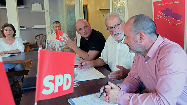 Wie lässt sich Wohnraum schaffen, den sich ein Normalbürger leisten kann? Dieses Problem thematisierten der SPD-Kreisverband und der ...