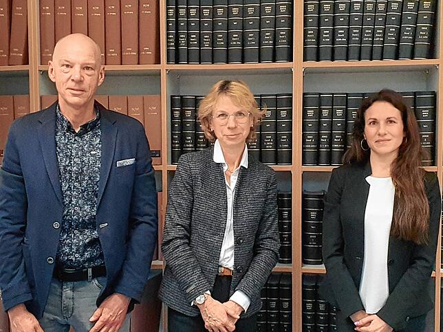 Oberstaatsanwalt Christian Lorenz, die Leitende Oberstaatsanwältin Iris Janke sowie Staatsanwältin und Pressesprecherin Rahel Diers (von ...