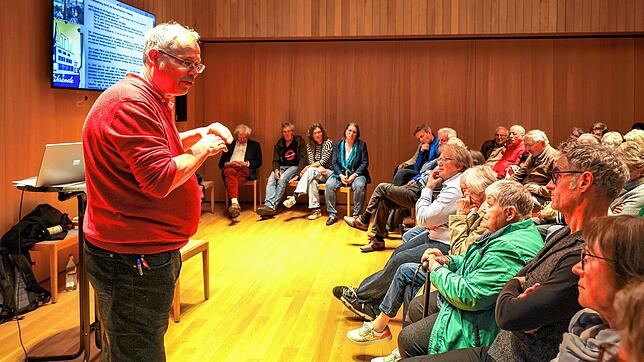 Historiker und Stadtrat Christof Stadler bei seinem Vortrag in der Christuskirche über die dramatischen letzten Stunden des Krieges in ...