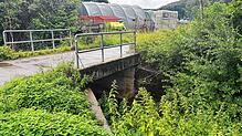 Die kleine Brücke bei der Alten Schmelze nahe Ippingen muss für viel Geld neu gebaut werden. Foto: Jutta Freudig