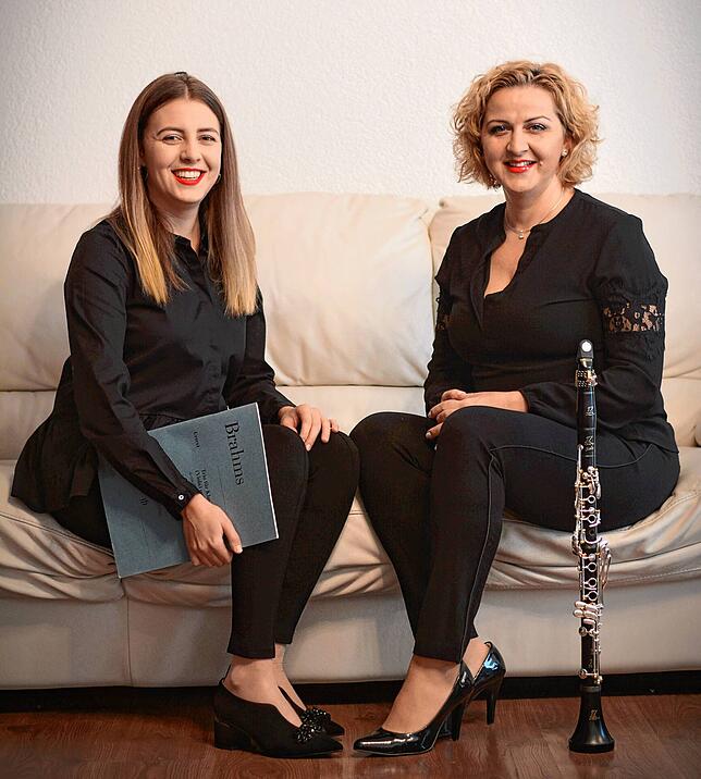 Mara Gherasim (links) und Nadia Sofokleous werden den Hauptteil des Benefizkonzerts bestreiten.