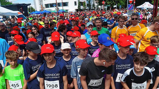 Junge und ältere Sportler nehmen am 20. Juli erneut die Beine in die Hand, um laufend zu helfen – jeder Kilometer wird vergoldet. Foto: ...