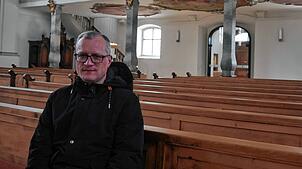 Obwohl die Bänke während des Gottesdienstes noch nicht leergefegt sind, macht sich Dekan Stefan Schmid Sorgen um jeden einzelnen ...