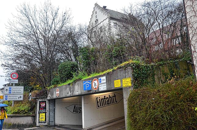 Als schwierig gestaltet sich die Suche nach einem Investor fürs Bischofschloss. Offen ist derzeit, wie mit dem maroden Parkhaus ...