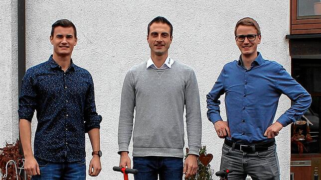 Niklas Roth und Timo Eckstein von der Firma Eckla sowie Marc Wenzinger (von links), die den Bollerwagen Metamo produzieren und vermarkten.