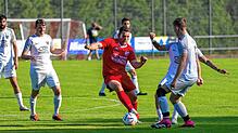 Späte Erlösung: Der Egginger Louis Schanz (Mitte) sorgte kurz vor Schluss für das verdiente 2:2 im Abstiegsspiel gegen die „Zweite“ des ...