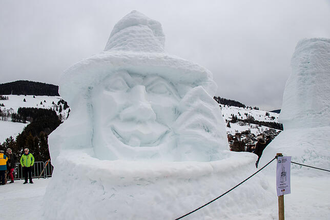 Bild 3: Das sind die Künstler und ihre Schneeskulpturen