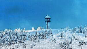 Für den Gipfel des Feldbergs wir der Schnee noch lange reichen. Ob Wintersport aber auch in den niedrigeren Lagen nötig ist, scheint ...