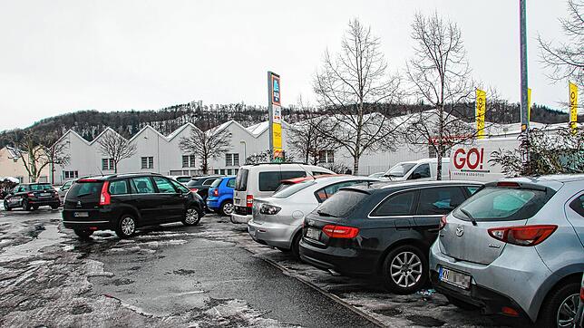 Nur vereinzelt sind Autos mit Schweizer Kennzeichen auf den Parkplätzen vor Einkaufsmärkten im deutschen Grenzgebiet auszumachen, wie ...