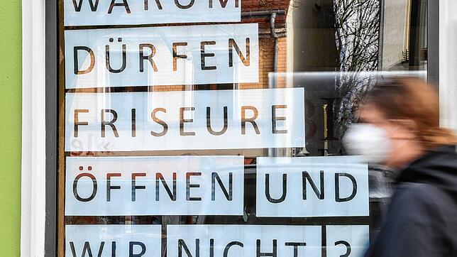 Friseurläden dürfen wieder öffnen &ndash; Mode- oder Schuhläden und Buchhandlungen aber nicht. Auch die Gastronomie bleibt geschlossen.