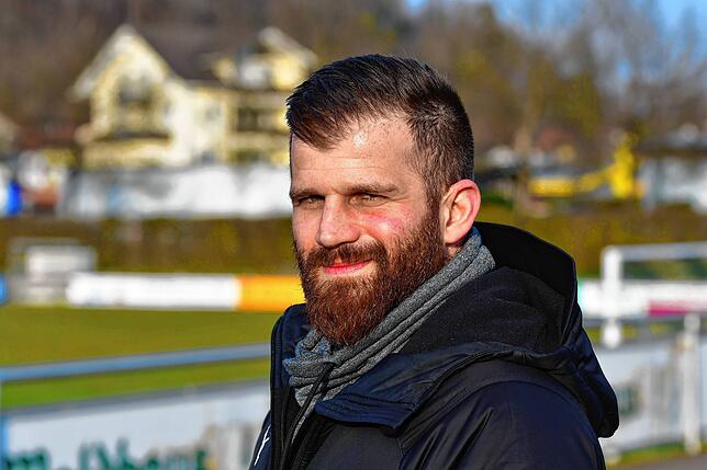 Zuversichtlich: Der neue Sportchef Vesel Alidemaj ist davon überzeugt, dass der VfB Waldshut mit einem breiteren Kader und der schon ...