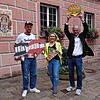 Die Freude auf den zweiten Streetfood-Markt in Engen ist groß: Veranstalter Markus Fetscher (von links), Aline Herzog vom Kulturamt und ...