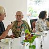 Charles Nestelhut (links) nutzt die Zeit zwischen Suppe und Hauptgang, um mit dem neuen Gast Wolfgang Gleichauf ins Gespräch zu kommen. ...