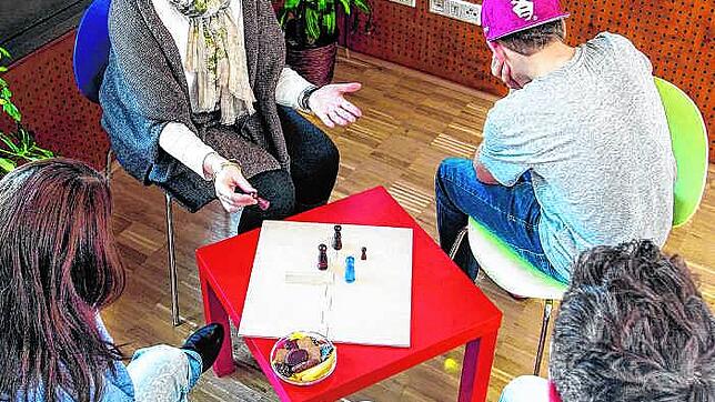 Erziehungshilfe für verzweifelte Eltern: Die Off-Road-Kids-Stiftung hat mit &bdquo;Family Neustart&ldquo; ein Systemisches Beratungs- ...