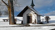 Winterlich zeigte sich kürzlich die Heubach-Kapelle bei Nöggenschwiel. Die Schneemenge kann mit der von vor 70 Jahren aber nicht mithalten.