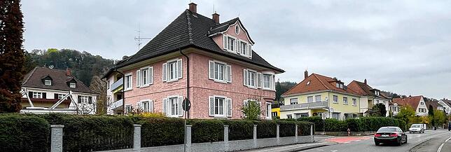 Entlang der Hilzinger Straße gibt es viele ältere Häuser auf größeren Grundstücken. Hier wird die Grundsteuer voraussichtlich höher ...