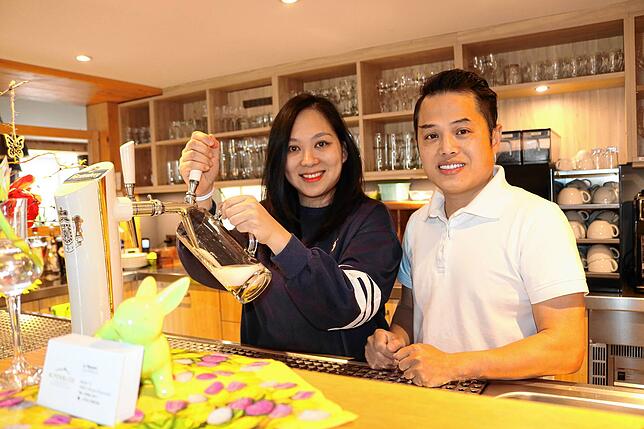 Ly Nguyen und ihr Ehemann Anh Nguyen bringen im Alpenblick in Göschweiler badische und vietnamesische Küche zusammen.