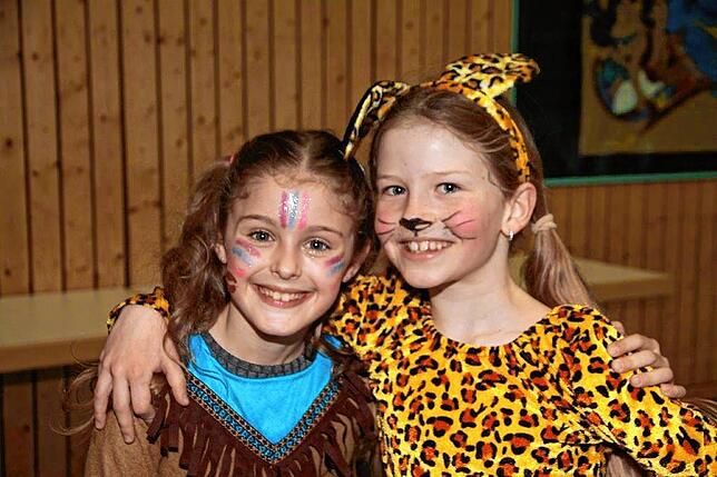 Bild 13: Fasnacht in Mühlingen: Umzug, Narrenkutsche und Spaß für Kinder bei der Sunnelöscherzunft!