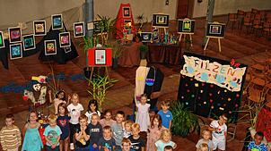 Kleine Hände, große Kunst, stolze Kinder: Der Kindergarten St. Nikolaus Böhringen zeigt in der St. Meinrad-Kirche eine Ausstellung zu ...
