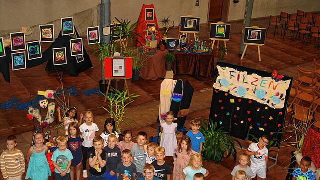 Kleine Hände, große Kunst, stolze Kinder: Der Kindergarten St. Nikolaus Böhringen zeigt in der St. Meinrad-Kirche eine Ausstellung zu ...