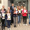 Lucas-Elijah Lidan, Emma Gutemann, Malin Fleig, Ayse Rana Türkmen, Elena Tyborski, Käthi Herlemann und Amando Bayrami (vorn, von links) ...
