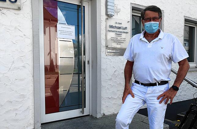 Michael Luft ist Internist in Villingen. In seiner Praxis hat er täglich zwischen ein und zwei Patienten, die einen Antikörpertest auf ...